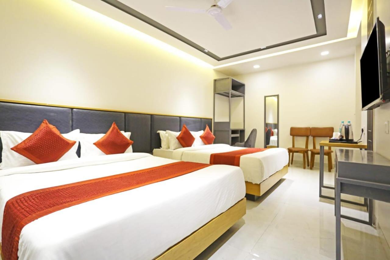 Hotel Almora Sky Near By Delhi International Airport With - Free Airport Pickup And Drop นิวเดลี ภายนอก รูปภาพ