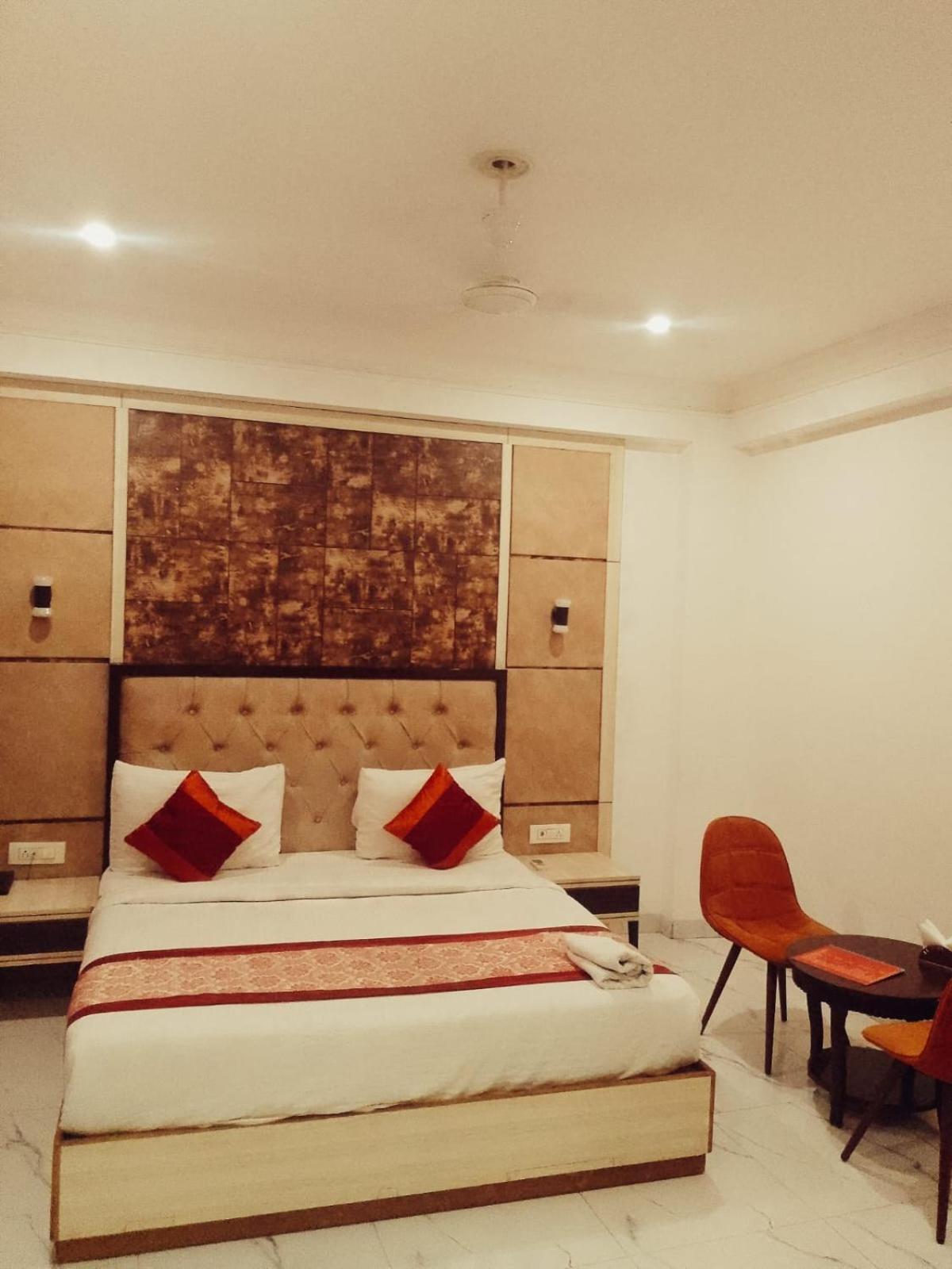 Hotel Almora Sky Near By Delhi International Airport With - Free Airport Pickup And Drop นิวเดลี ภายนอก รูปภาพ